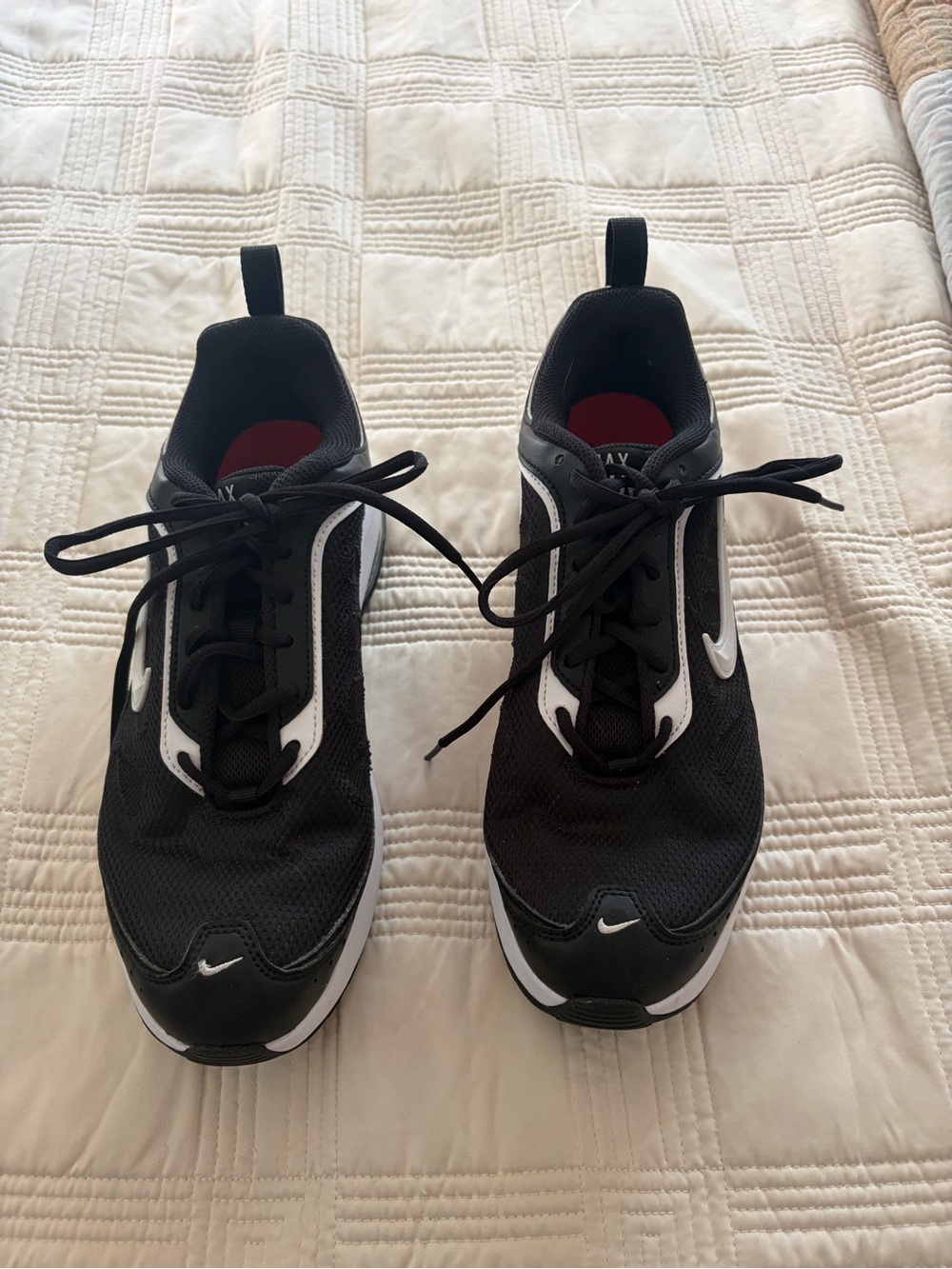 Nike Men's Black and White Athletic Sneakers